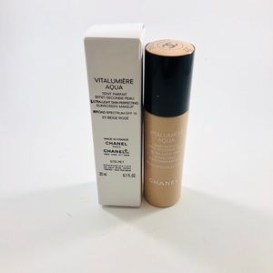 CHANEL Makeup - Chanel Vitalumiere Aqua Foundation 22 Beige Rose CHANEL Makeup - Chanel Vitalumiere Aqua Foundation 22 Beige Rose